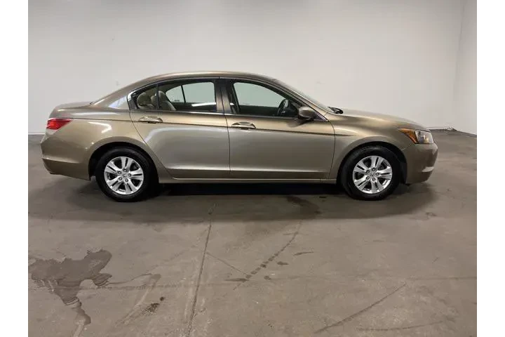 $9952 : Honda Accord 2010 LX-P 4dr S image 2