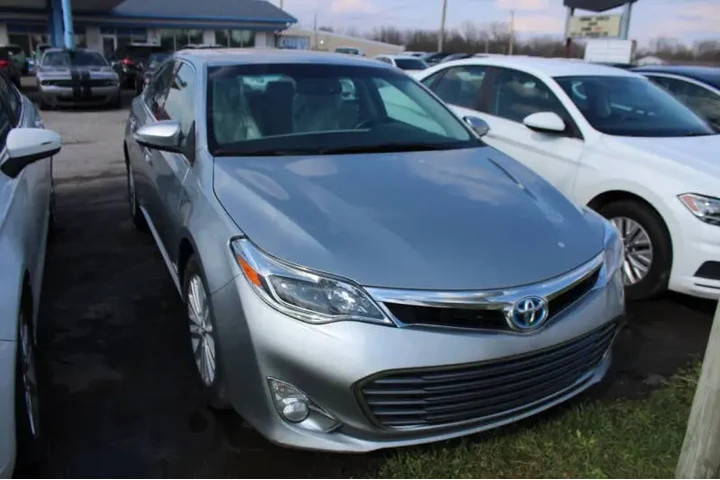 2015 Avalon Hybrid XLE Touring image 1