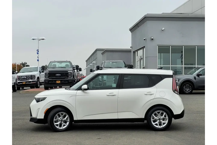 $17750 : Kia Soul 2024 S 4dr Crossove image 7