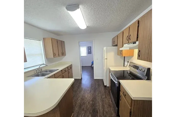 $700 : HOUSE RENT IN AVON PARK FLORID image 9