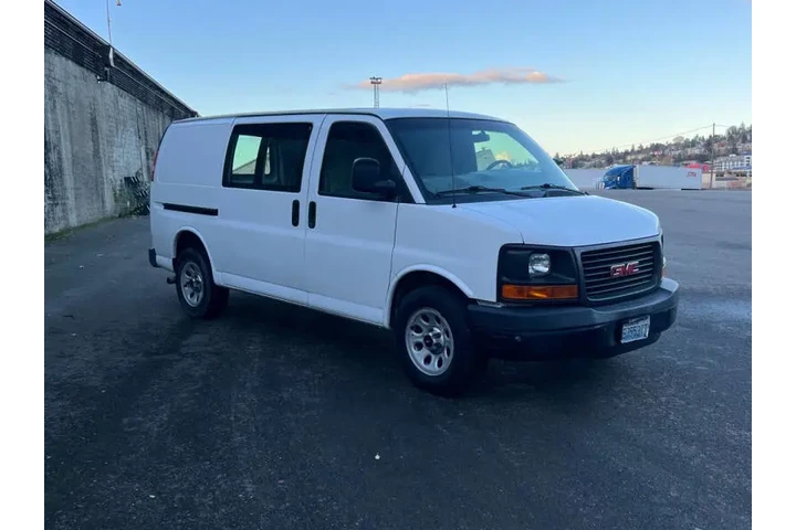 $9488 : 2011 GMC Savana 1500 image 9