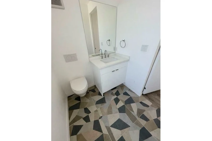 $2100 : 2 bed Apartment for rent in LA image 9