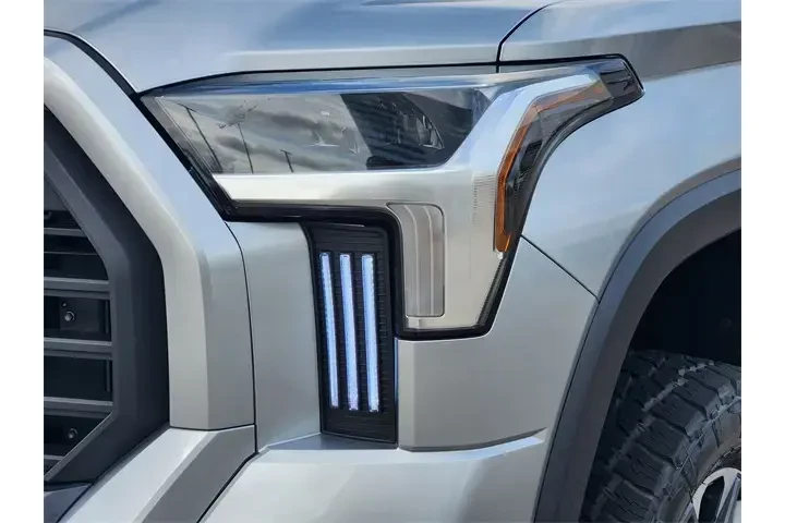 $39997 : Toyota Tundra 2022 4x2 SR5 4 image 9