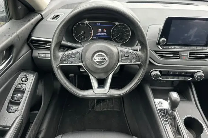 $17498 : Nissan Altima 2022 2.5 SV 4d image 10