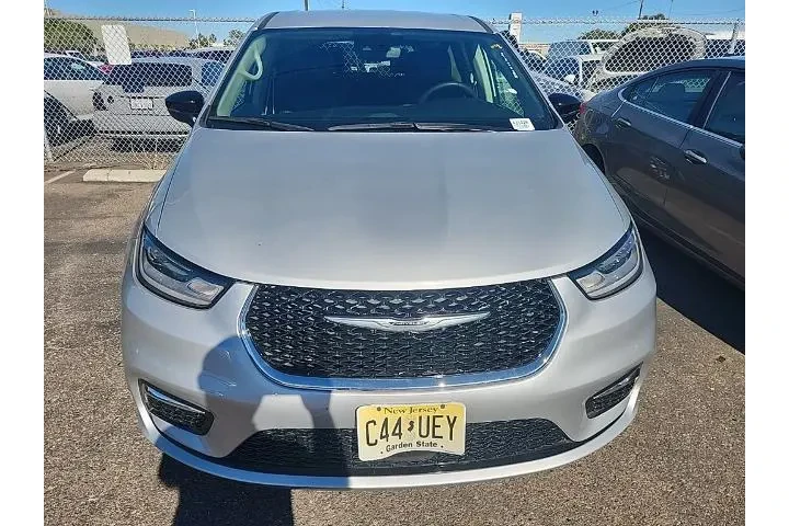 $27991 : Chrysler Pacifica 2024 Touri image 2