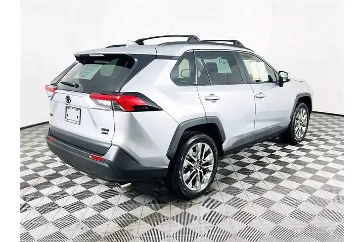 $39900 : Toyota RAV4 2025 AWD XLE Pre image 7