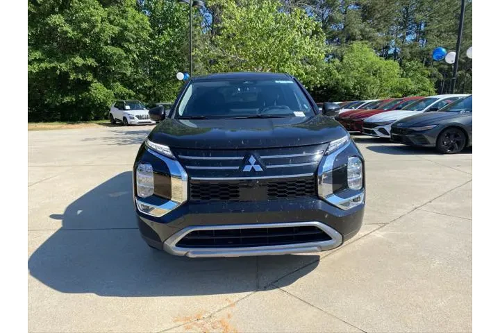 $25920 : Mitsubishi Outlander 2025 SE image 1