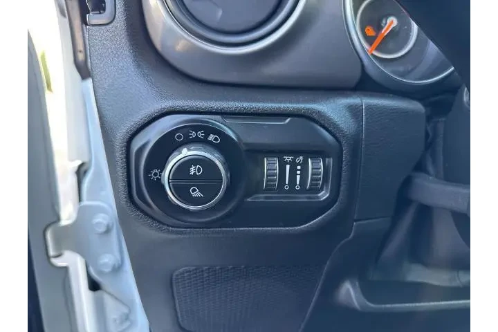 $29000 : Jeep Gladiator 2020 4x4 Spor image 9