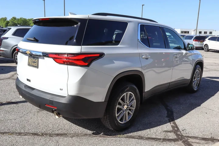 $32087 : 2023 Traverse FWD 4dr LT Leat image 4