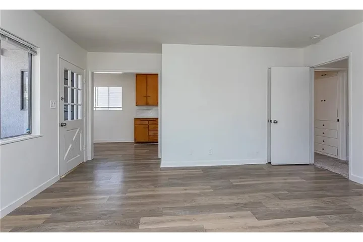 $1450 : Beautiful 1 bedroom Apt in LA image 2