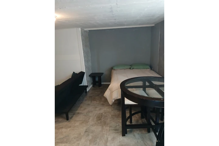 $800 : Amplio studio image 5