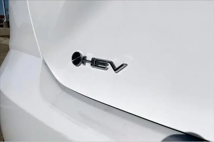 $26725 : Toyota Camry 2025 LE 4dr Sed image 7