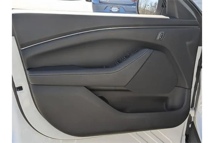 $29992 : Ford Mustang Mach-E 2025 Sel image 9