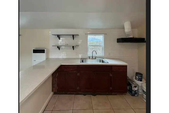 $1550 : CUDAHY RENTO  CASITA image 5