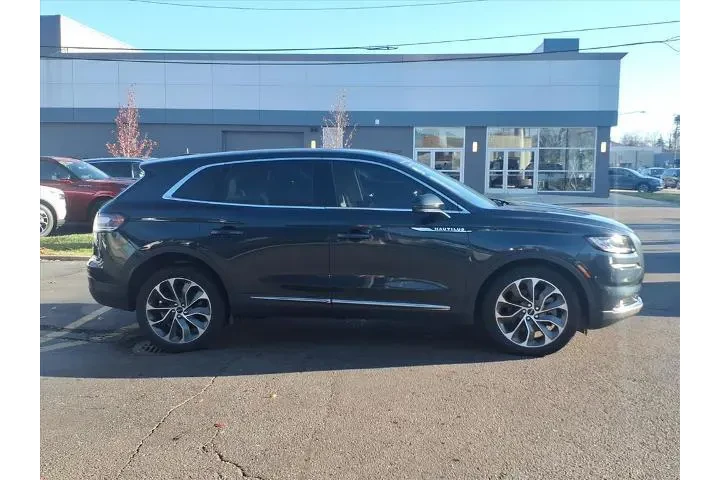 $33995 : Lincoln Nautilus 2022 AWD Re image 4