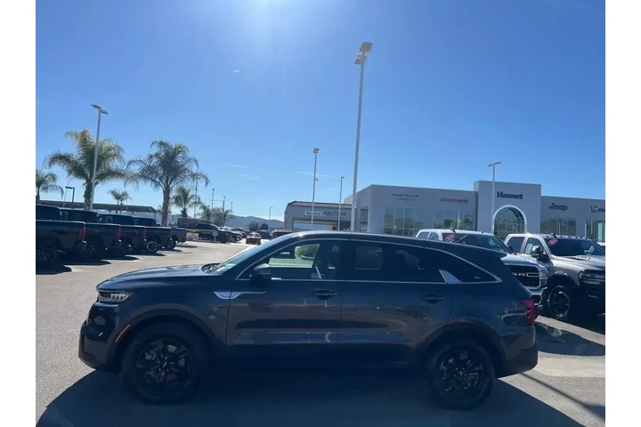 $20940 : Kia Sorento 2022 LX 4dr SUV image 5