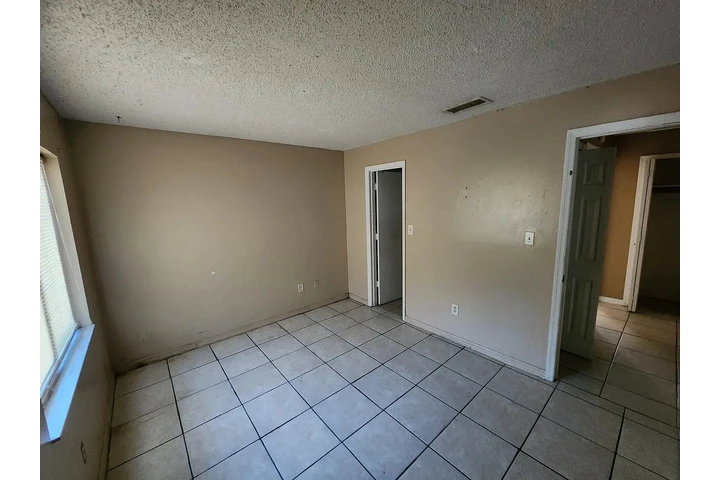$980 : 2 full baths spacious home image 5