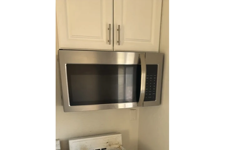 $1300 : Se renta estudio image 1