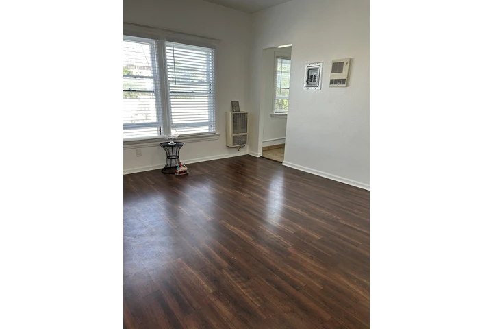 $1295 : 🏡 Estudio en Renta – Excelent image 8