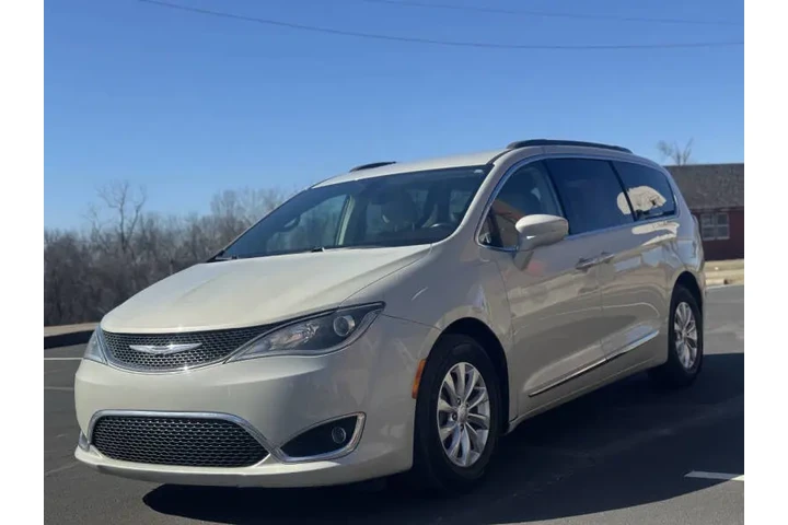 $7999 : 2017 Pacifica Touring-L image 1