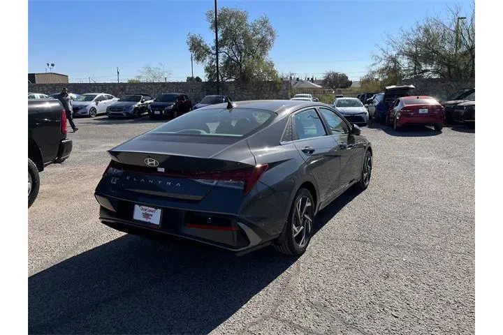 $27015 : Hyundai ELANTRA 2024 SEL 4dr image 7