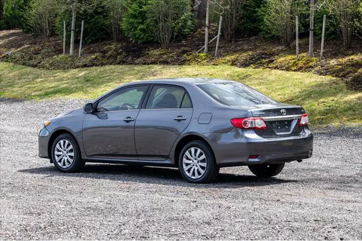 $10995 : Toyota Corolla 2013 S 4dr Se image 5