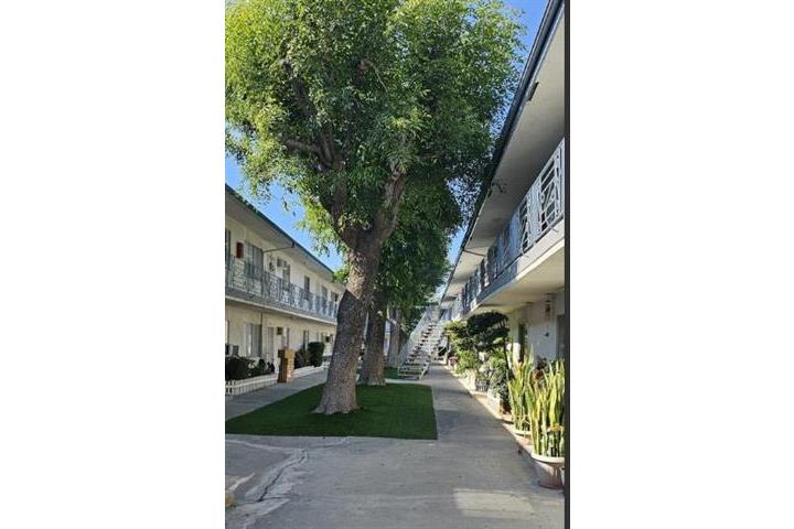 $1750 : CUDAHY APARTAMENTO image 6