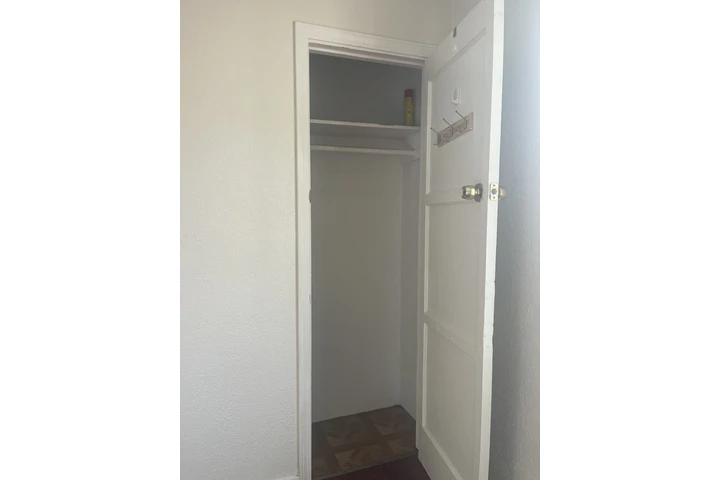 $975 : Se renta un cuarto image 3