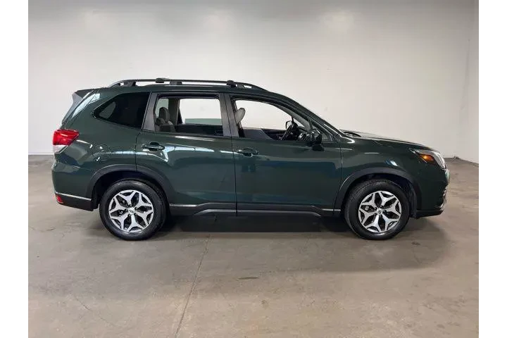 $27880 : Subaru Forester 2022 AWD Pre image 2