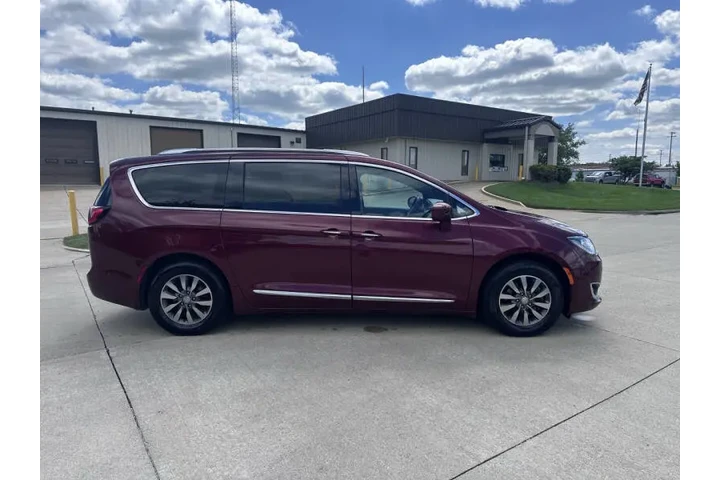 $12900 : 2020 Pacifica Touring L Plus image 5