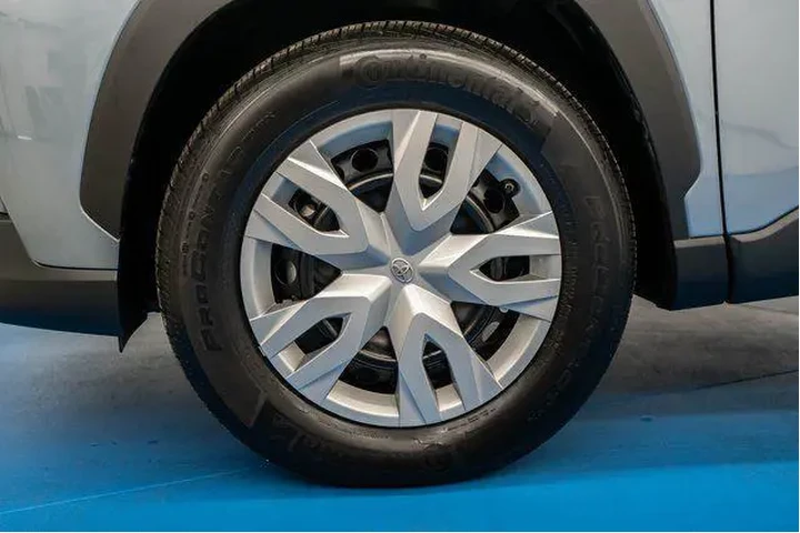 $25463 : Toyota Corolla Cross 2025 L image 2