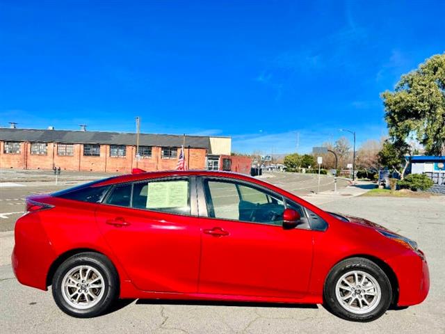 $18995 : 2016 Prius Two image 6