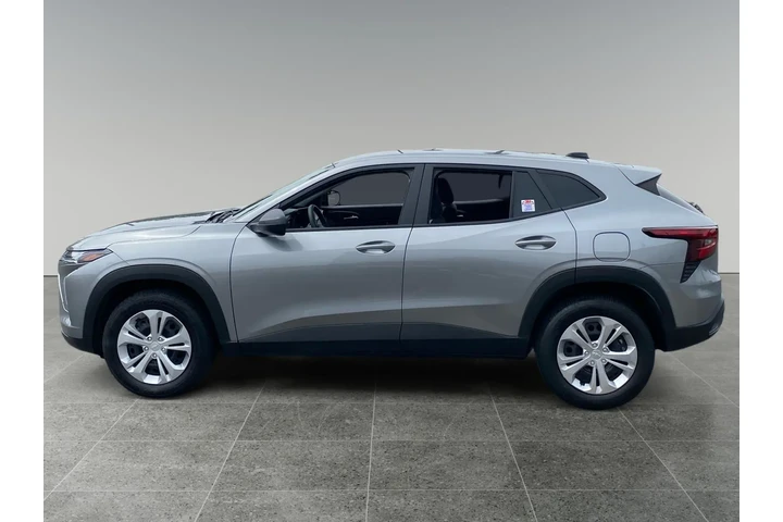 $28220 : Chevrolet Trax 2025 LS 4dr C image 2