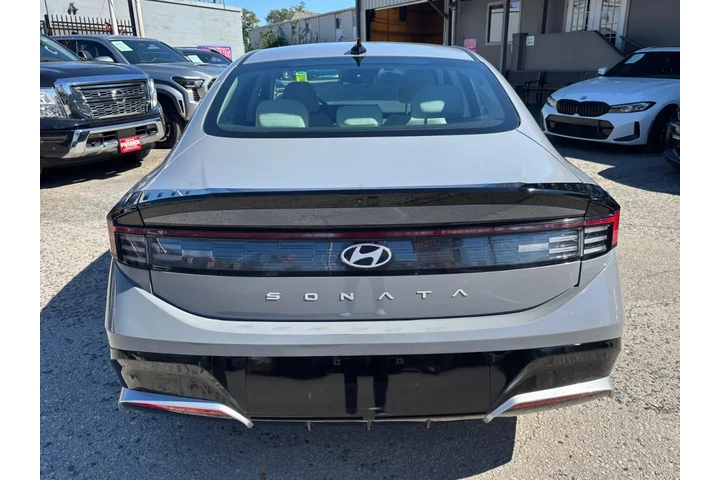 2024 Sonata SEL image 5