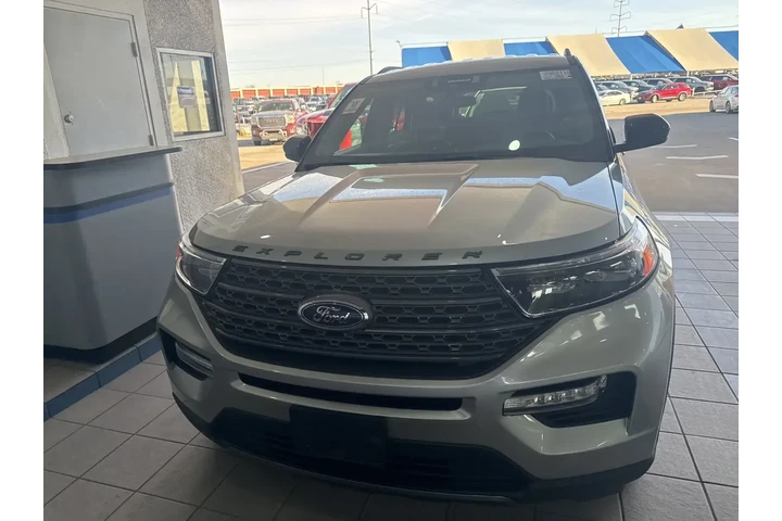 $30882 : Ford Explorer 2024 XLT 4dr S image 2