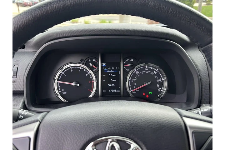 $52296 : Gold Certified 2023 4Runner L image 3