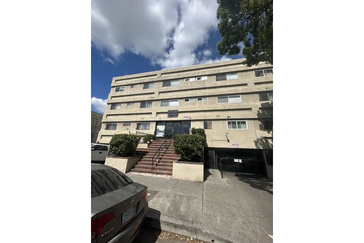 $2395 : **APARTAMENTO REMODELADO ** image 1