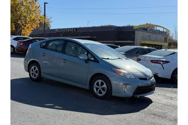 $14495 : 2015 Prius Two image 4