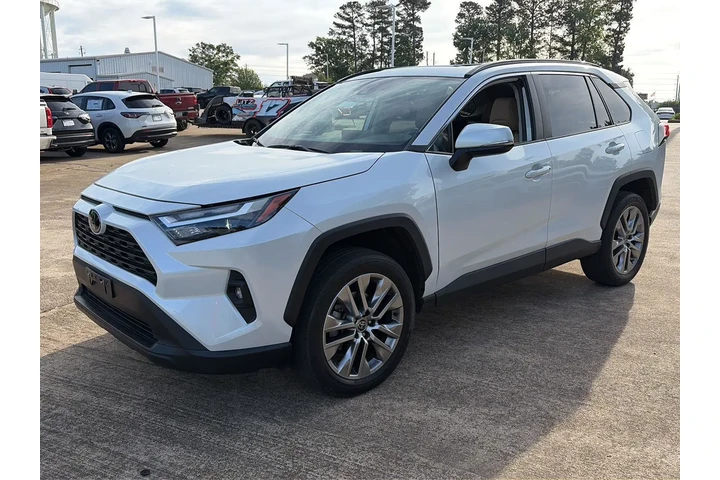 $30814 : Toyota RAV4 2023 XLE Premium image 1