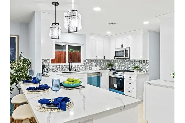 $2000 : HOUSE FOR RENT image 6