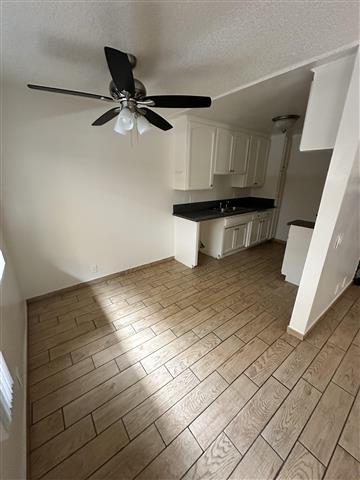 $1950 : Valley Glen Vanowen Apartments image 3