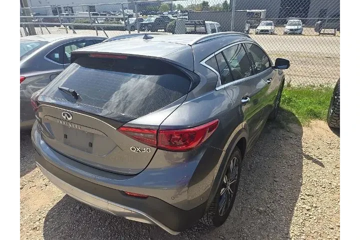 $13223 : INFINITI QX30 2018 AWD Luxur image 8