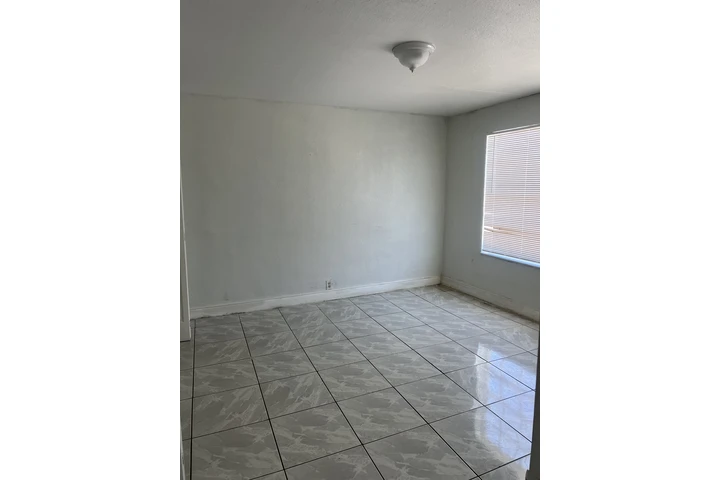 $1800 : Rento Apt 2  habitaciones image 1