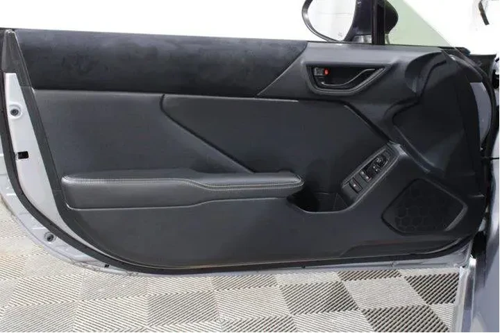 $30998 : Toyota GR86 2023 Premium 2dr image 6