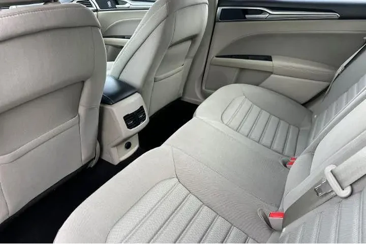 $17995 : Ford Fusion Hybrid 2019 SE 4 image 4