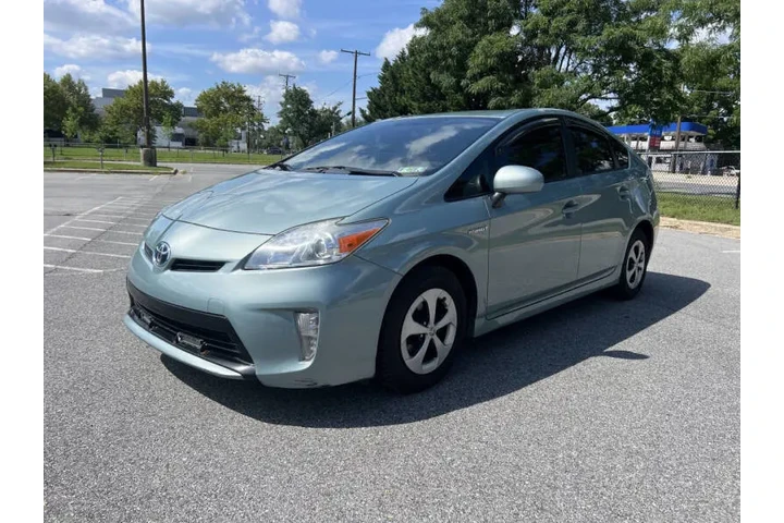 $10900 : 2014 Prius Four image 3