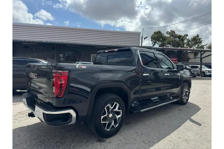 2023 GMC Sierra 1500 SLT Crew image 4