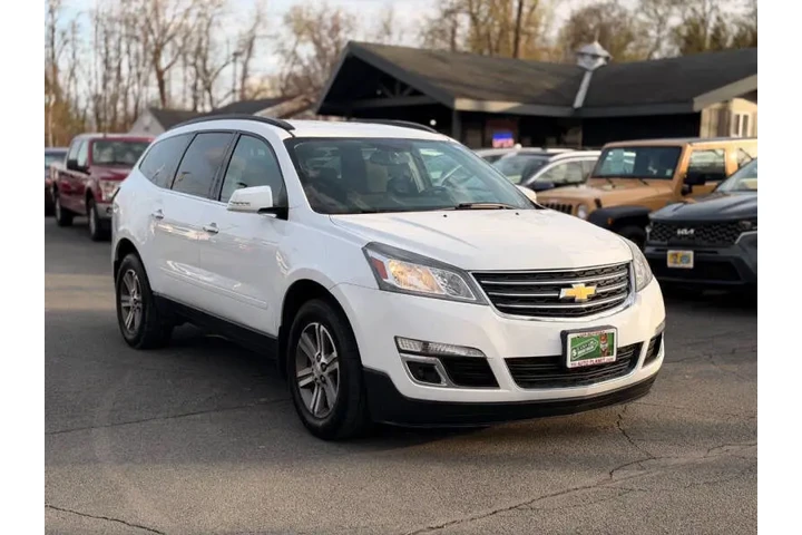 $9500 : 2017 Traverse LT image 7