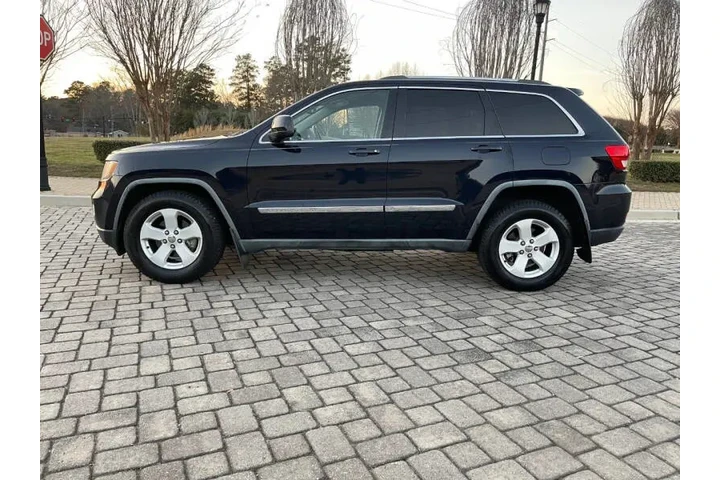 $6995 : 2011 Grand Cherokee Laredo image 5
