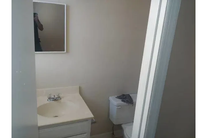 $1000 : Charming 1BR/1BA image 3